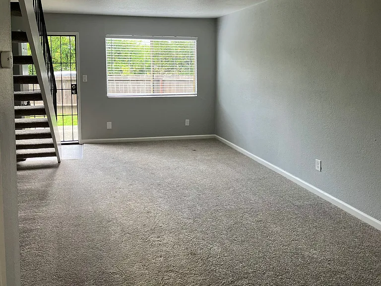764 E Swain Road — Photo 25