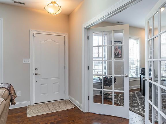 4th image of 3324 Beaumont Centre Cir