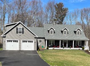 17 Meadow Woods Rd, Seymour, CT 06483