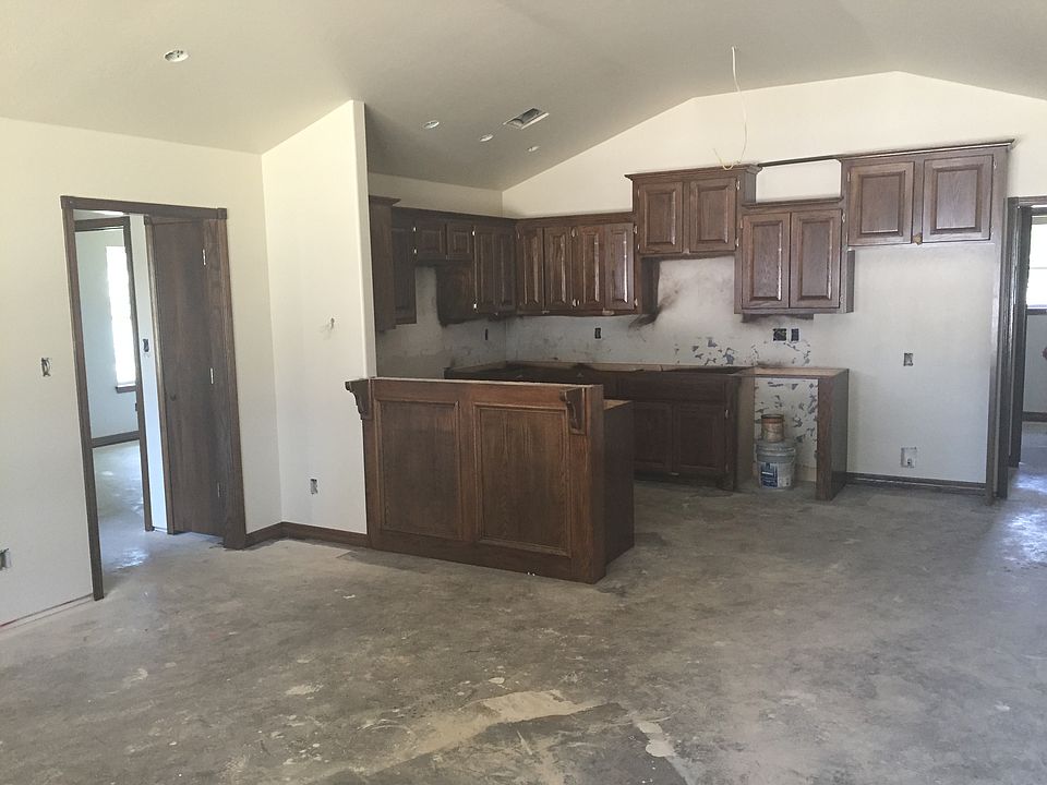 2nd image of 810 N Burgess St
