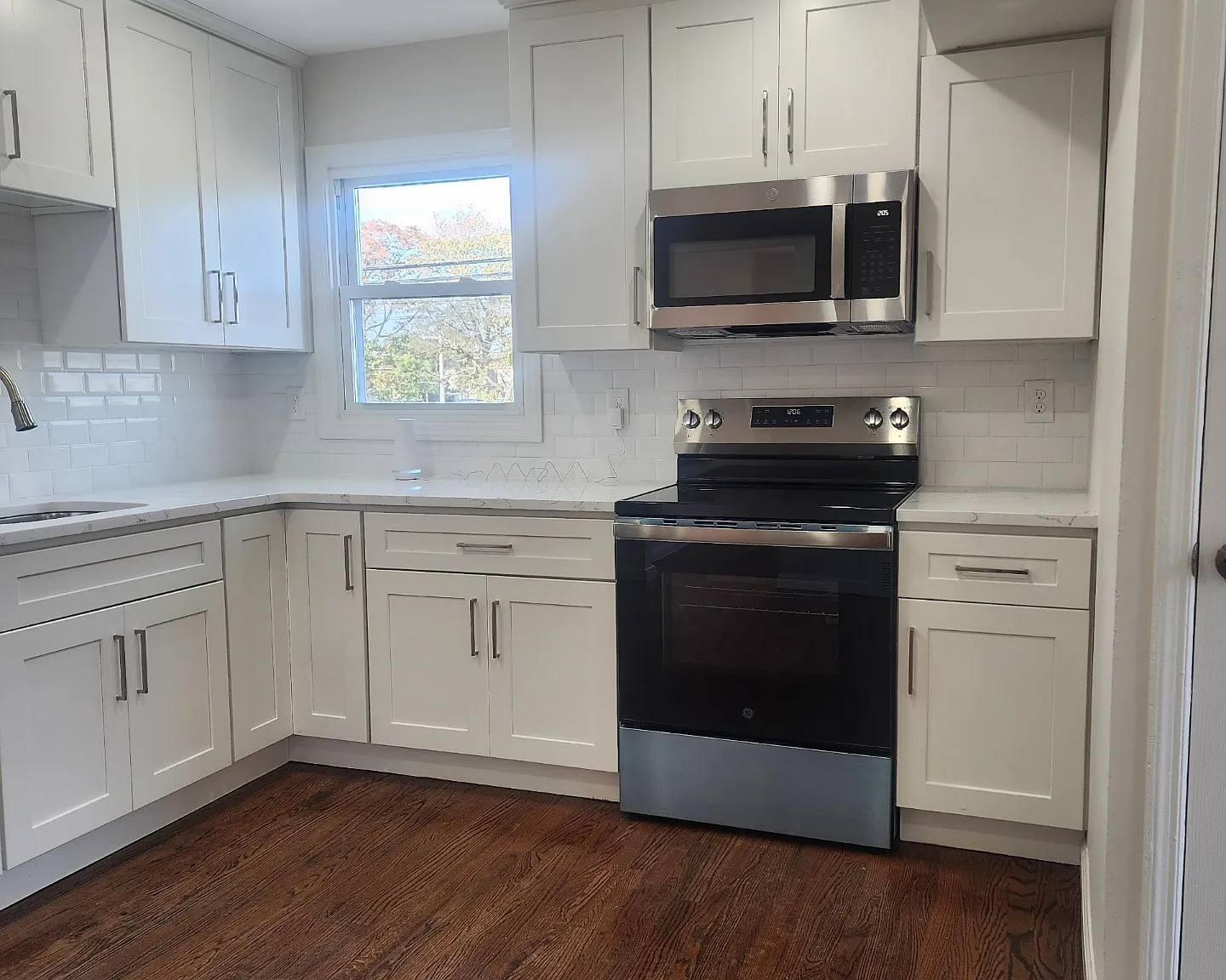 123 Denton Ave — Photo 3