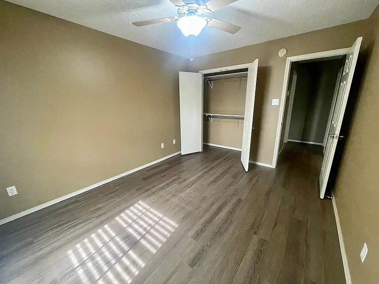 1702 Eastgate Cir — Photo 24