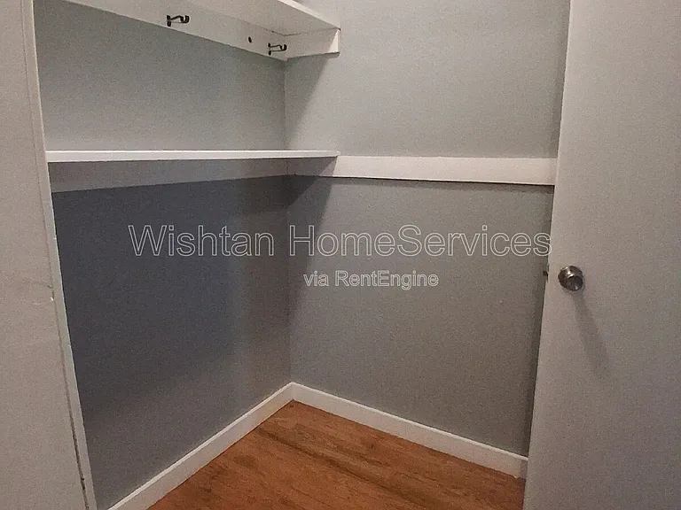 701 N E St — Photo 8