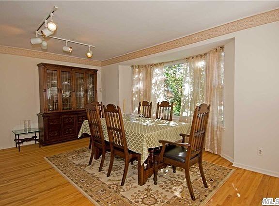 4th image of 90 Leona Ct