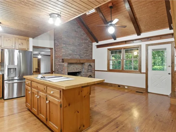 2110 Stoneleigh Dr, Stone Mountain, GA 30087