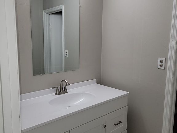 5th image of 446 9th St SE