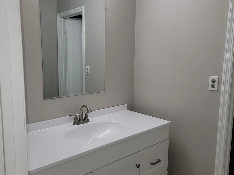 446 9th St SE — Photo 5