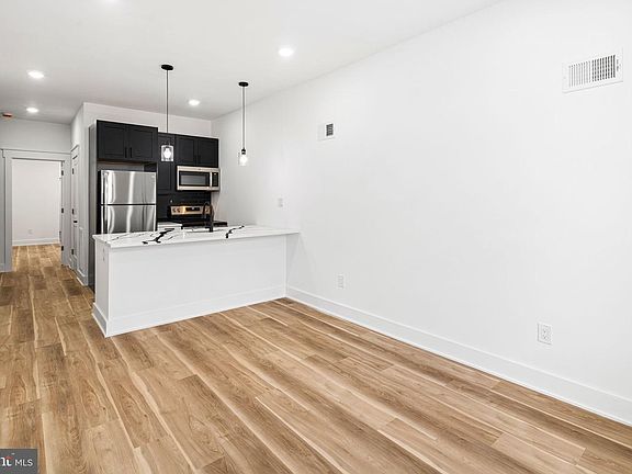5th image of 2236 Moore St