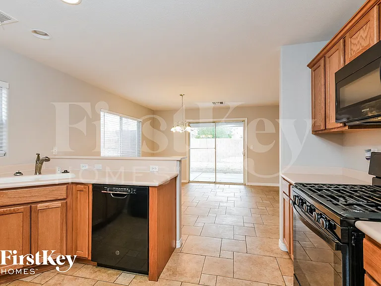 6422 Fulton Meadows Ave — Photo 7