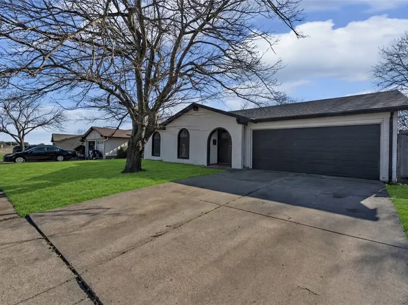 529 NW Ann Lois Ln, Burleson, TX 76028