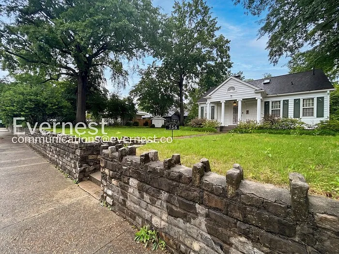 Building Photo - 756 S Willett St