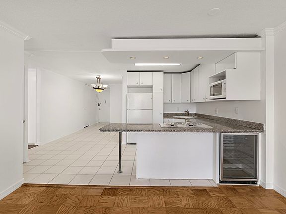 2nd image of 7004 Boulevard East #40G