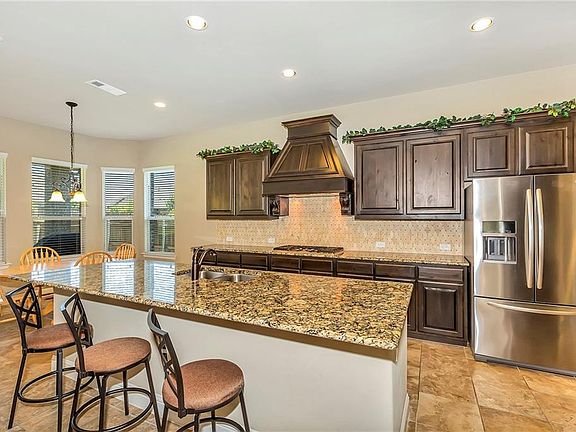 5th image of 9732 Broiles Ln
