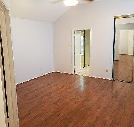 Another shot of Master with light gray walls