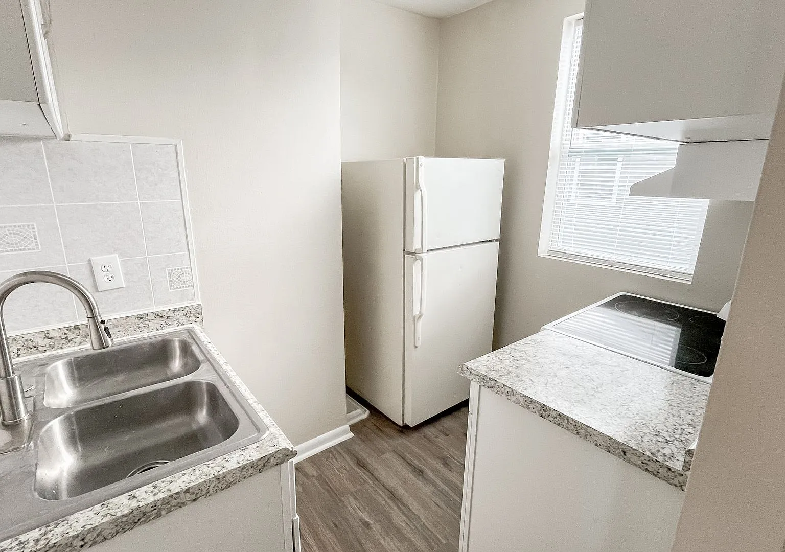 Tavares 1 Bed 1 Bath Apartment — Photo 3