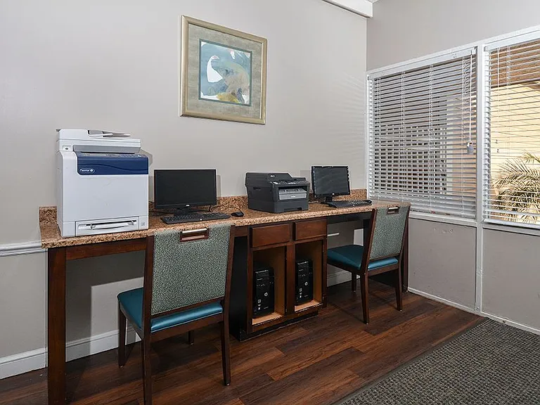 Windwood Oaks Apartments — Photo 26