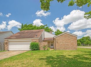 11702 Mulholland Dr, Stafford, TX 77477