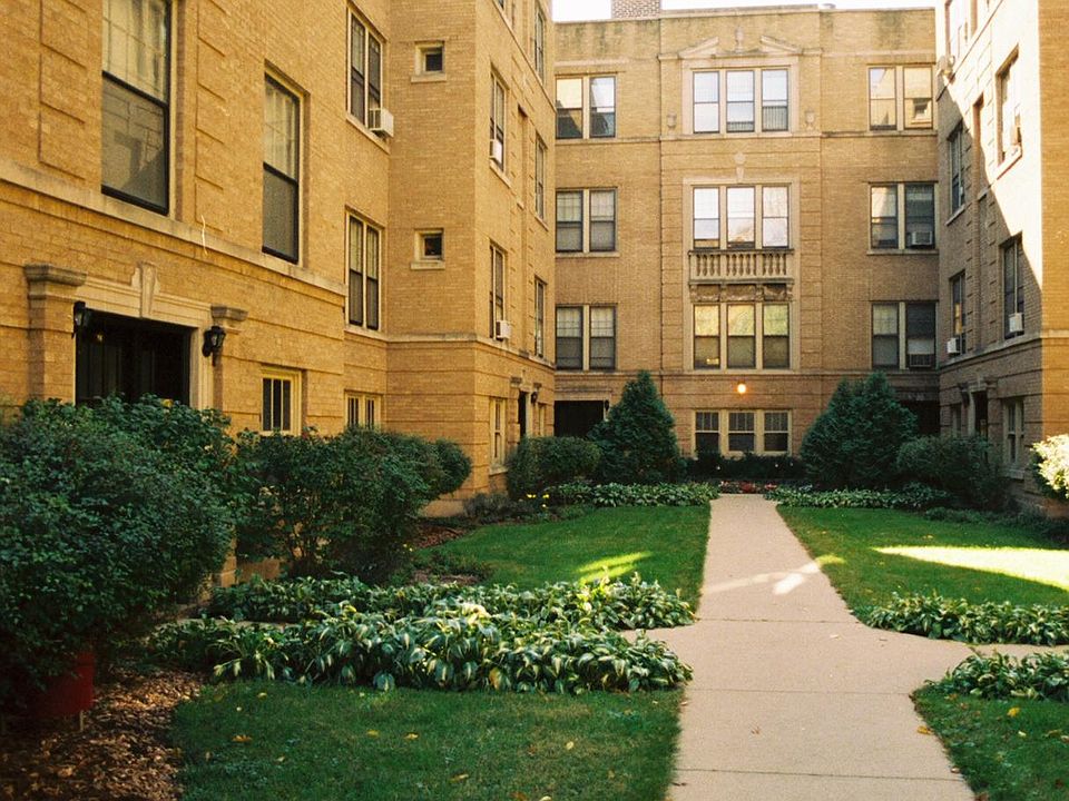 1st image of 18 N Austin Blvd APT 1B