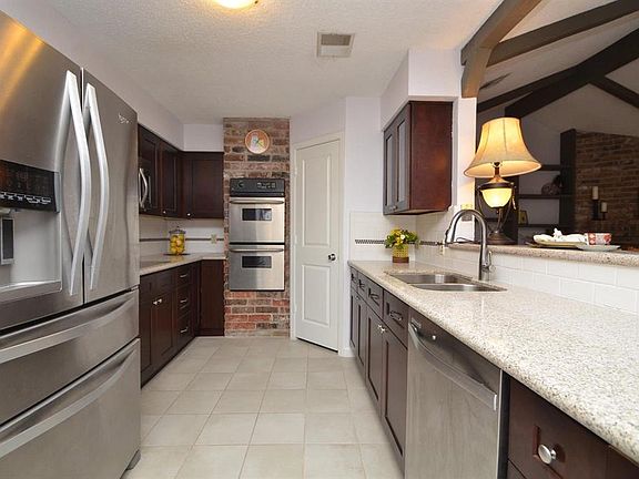 3rd image of 6431 Fairwood Dr