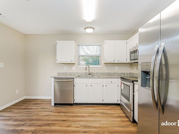 3rd image of 1543 Tulip Dr