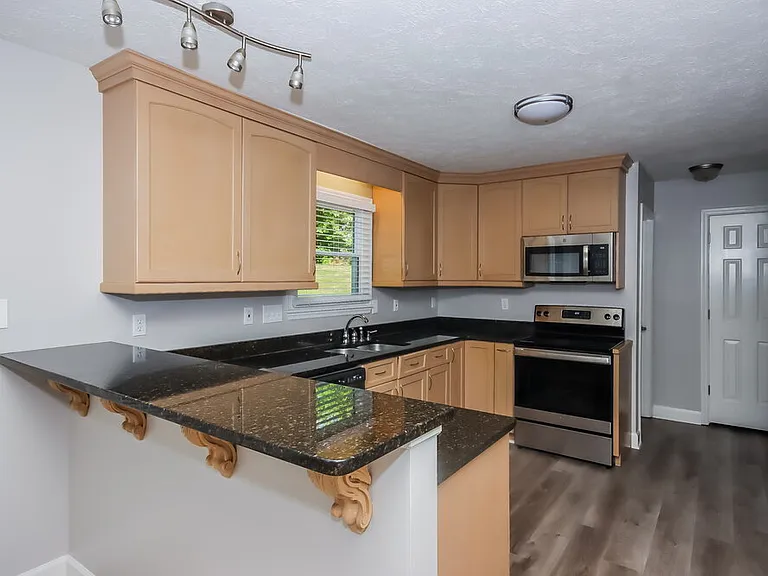 917 Oakridge Dr — Photo 10