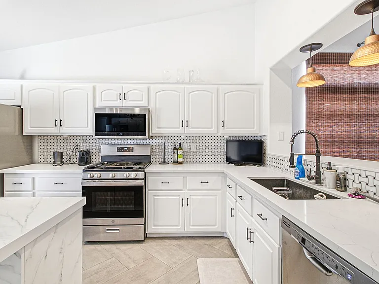 1876 Mesquite Canyon Dr — Photo 12