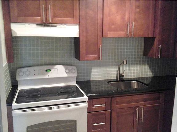 5th image of 715 NW 30th Ct APT 2
