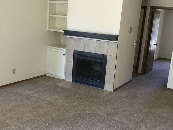 3rd image of 584 Donofrio Dr APT A
