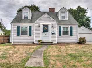 75 Dorr Ave, Riverside, RI 02915