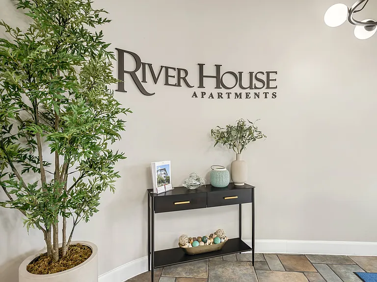 River House Apartments — Photo 27