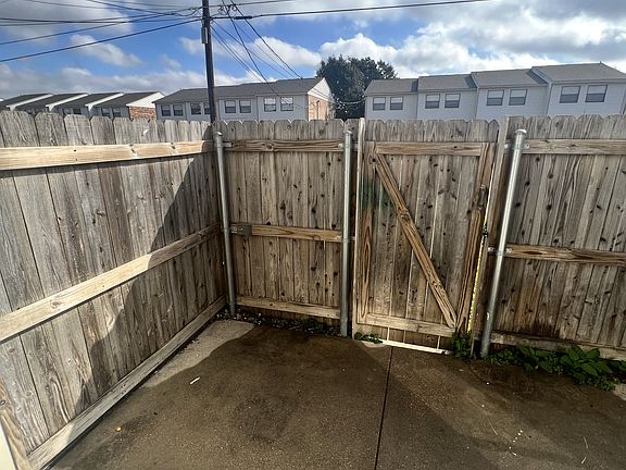 4th image of 807 Navarro Dr #C