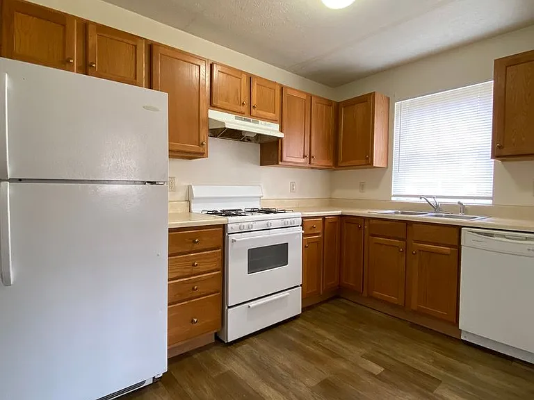 275 Woodridge Ct — Photo 26