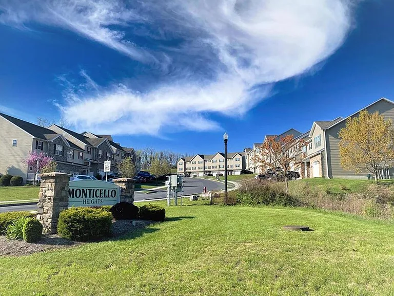 2800 Monticello Ln — Photo 2
