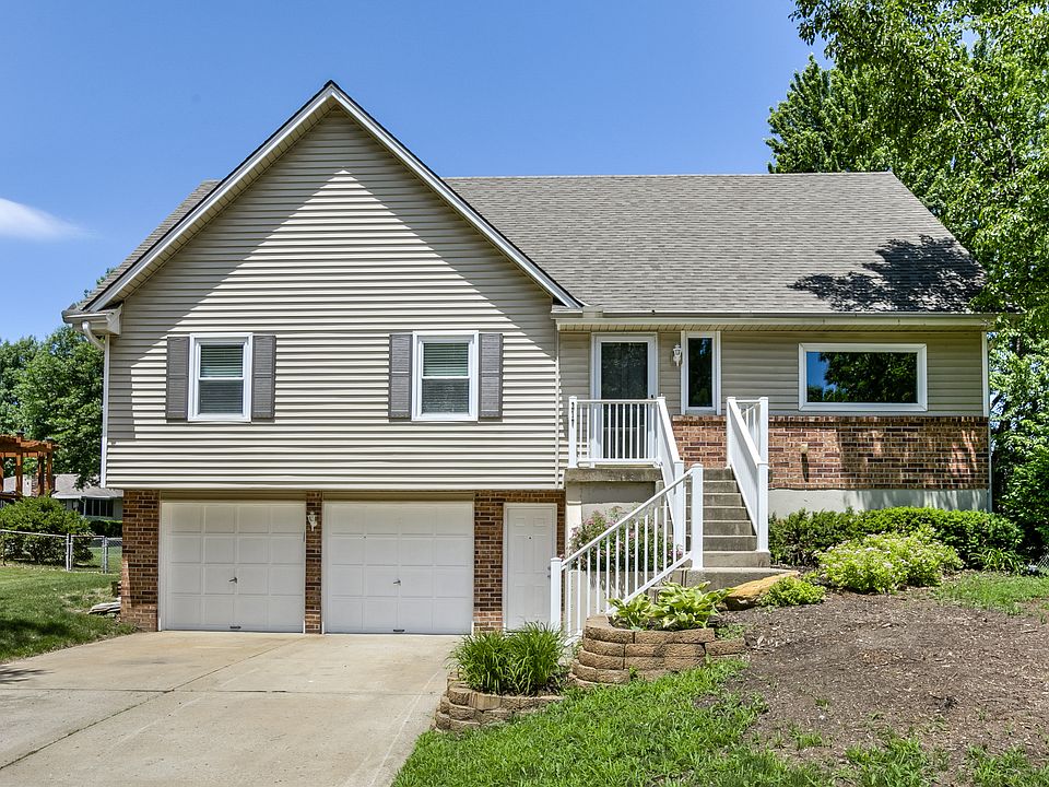 1st image of 217 SE Williamsburg Dr