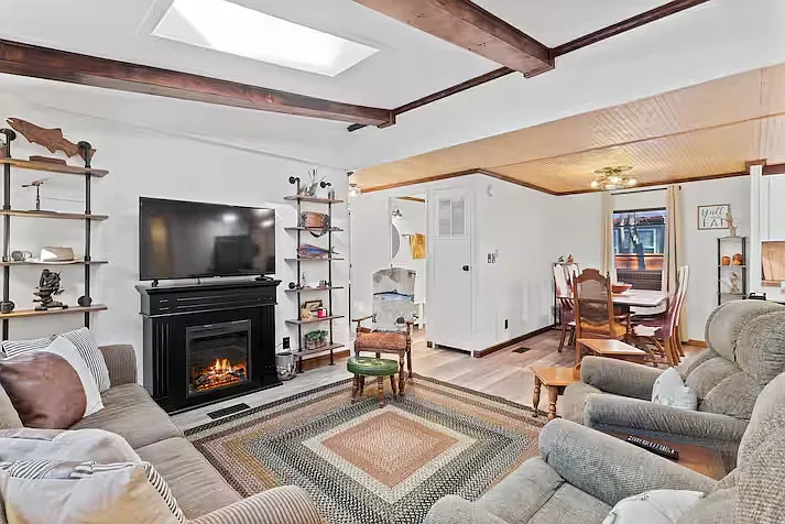3 bed, 1200 sqft, $3,500 — Photo 2