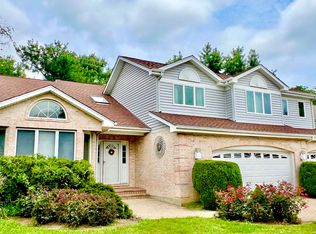 1750 Ashford Cir, Wheeling, IL 60090