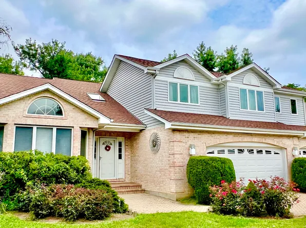 1750 Ashford Cir, Wheeling, IL 60090