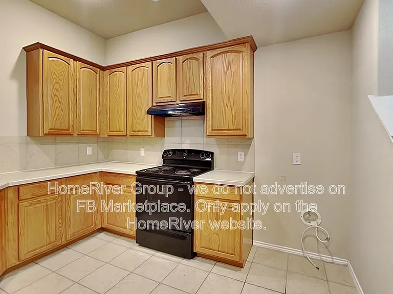 1127 Sophia St — Photo 5