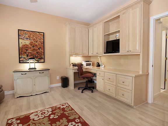 5th image of 108 Glen Cove Ln