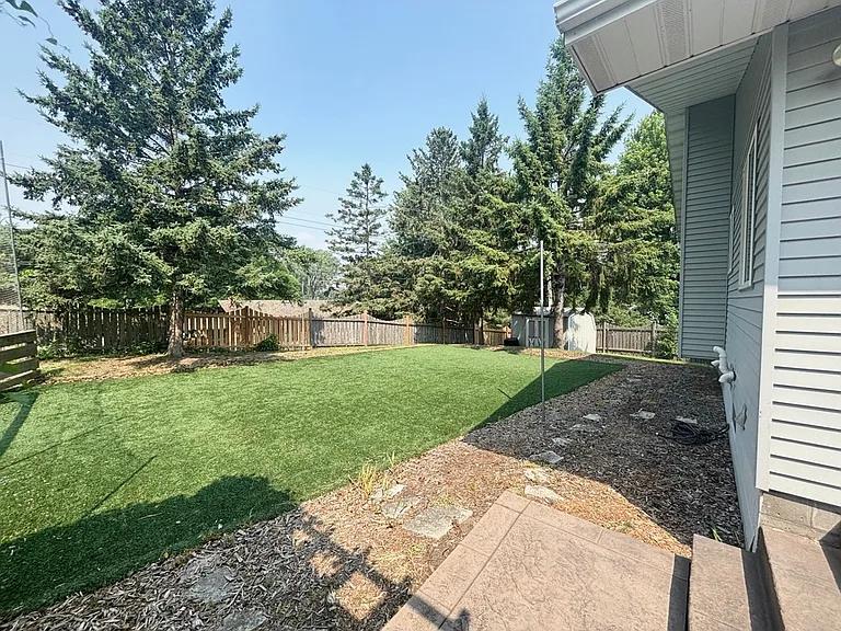 524 10th Ave SW — Photo 5