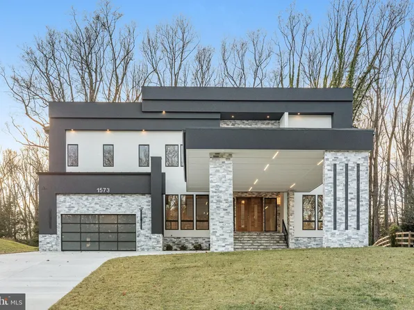 1573 Forest Villa Ln, Mc Lean, VA 22101