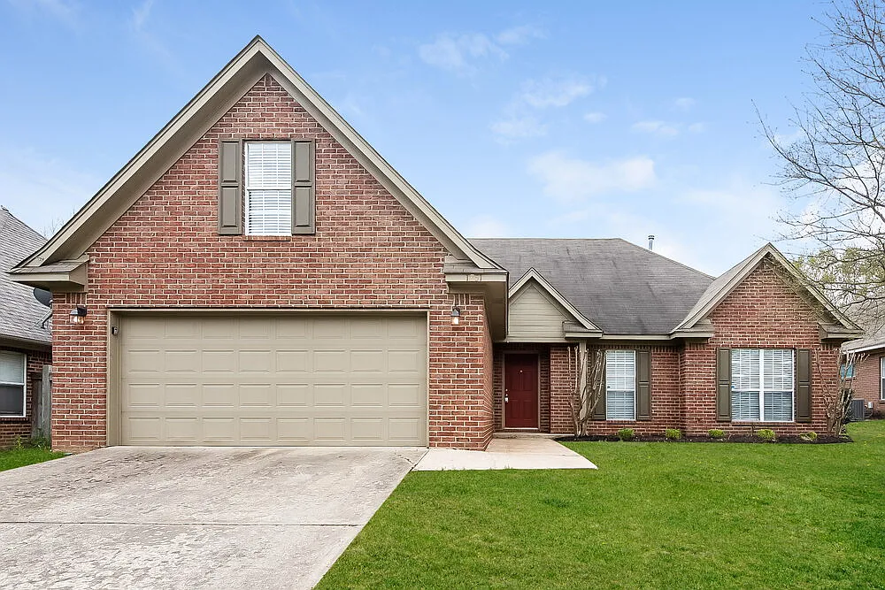 4 bed, 2.0 bath, 2100 sqft, $2,315 — Photo 1