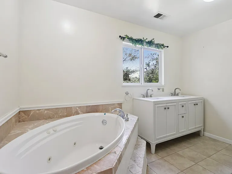8201 Appian Way — Photo 9