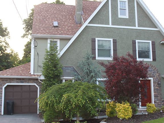 3rd image of 389 Monroe Ave