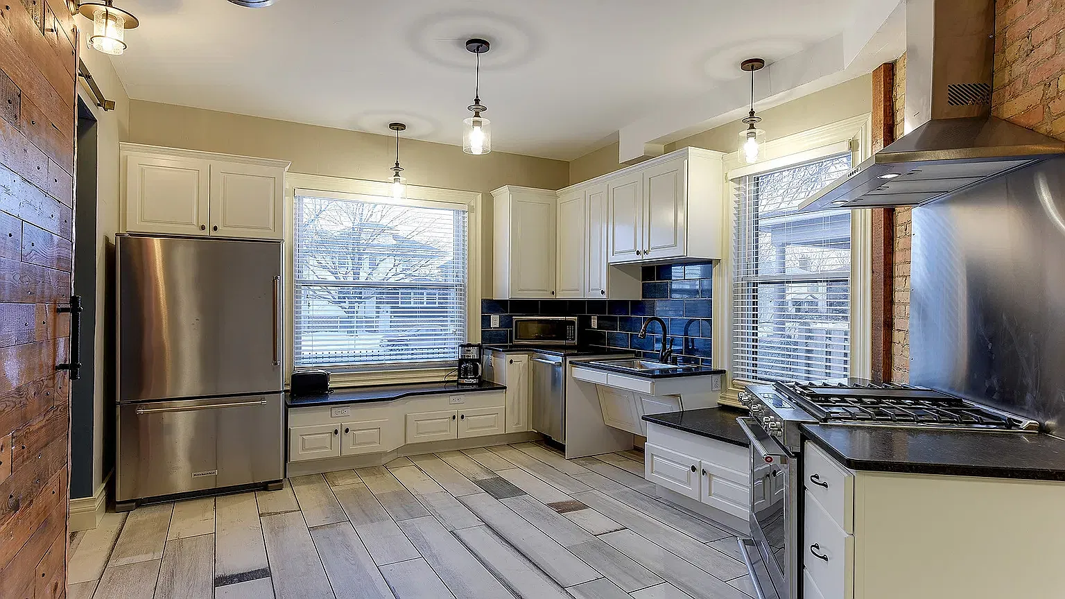 3 bed, $2,100 — Photo 1