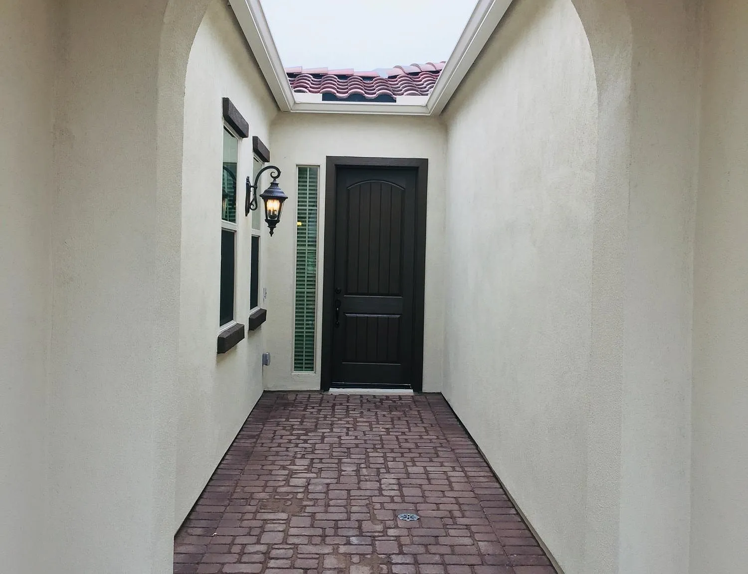 4 bed, 3.0 bath, 2405 sqft, $2,850 — Photo 2