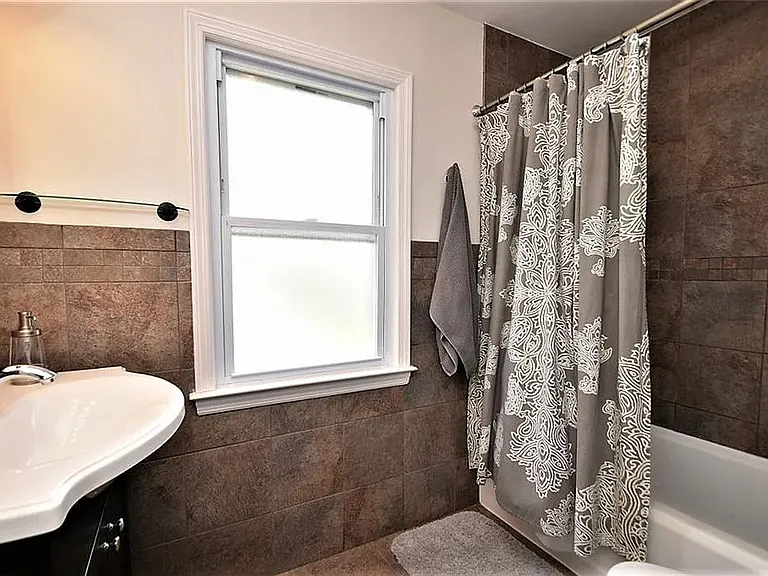 Second floor full bathroom