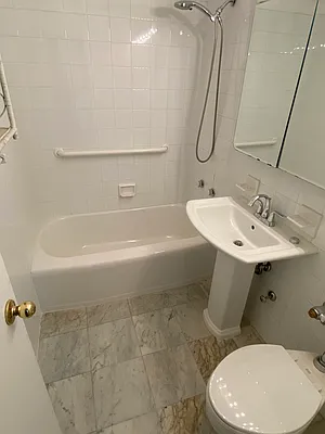 Rented by Akam Sales and Brokerage | media 6