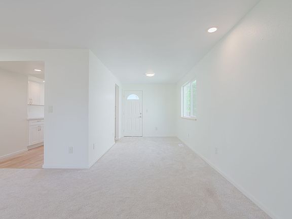 4th image of 225-227 I St SE #225