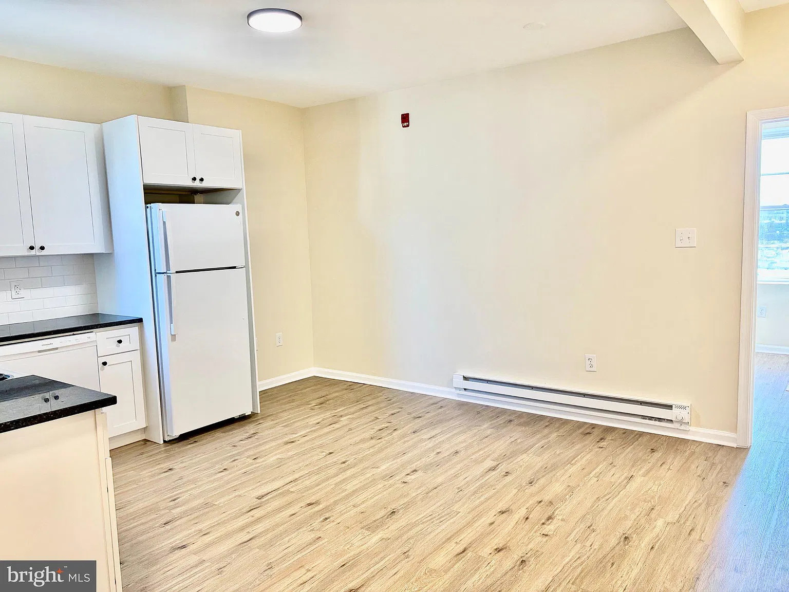 2 bed, 1.0 bath, 4773 sqft, $1,375 — Photo 2